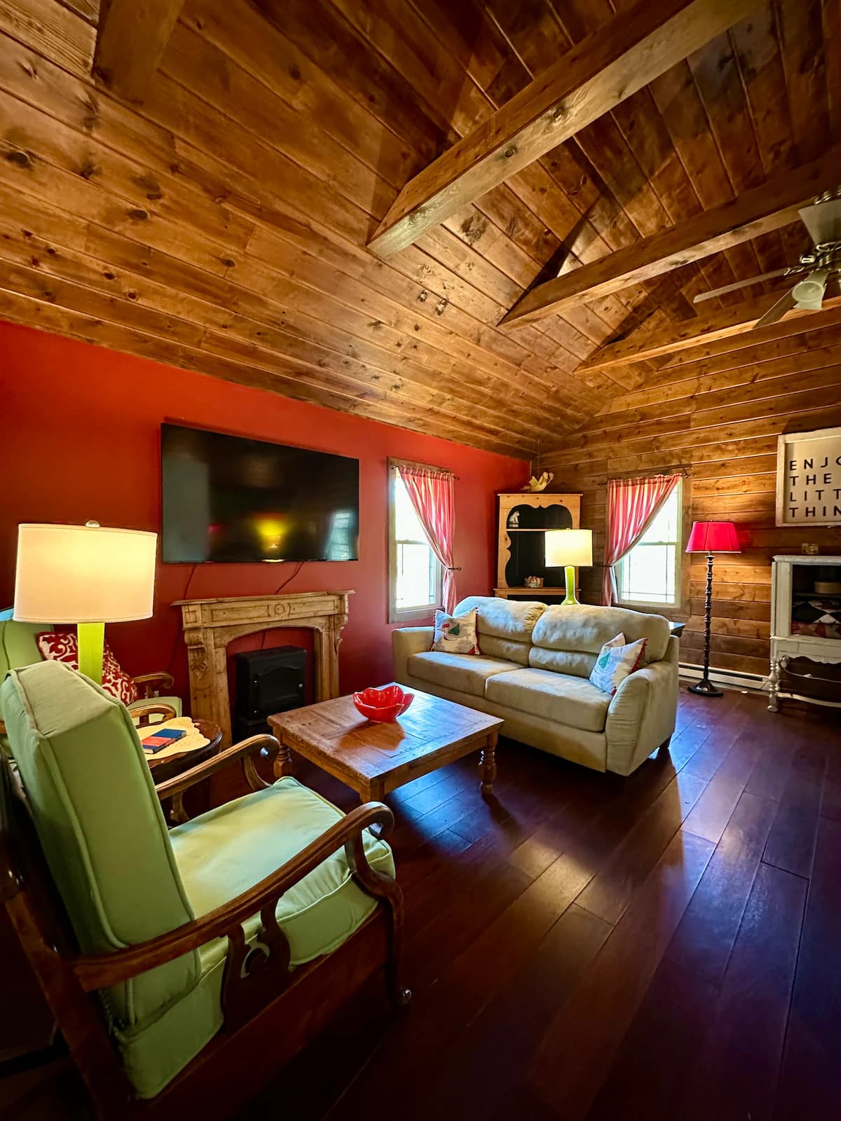 Susie's Cottage in Rockton - Photo 2